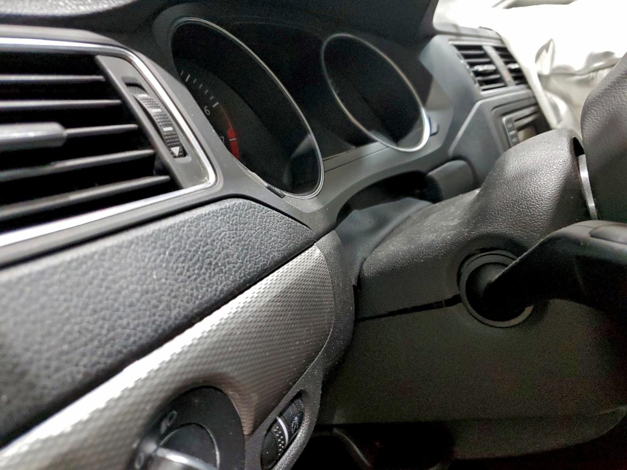 Volkswagen Jetta S Image 5