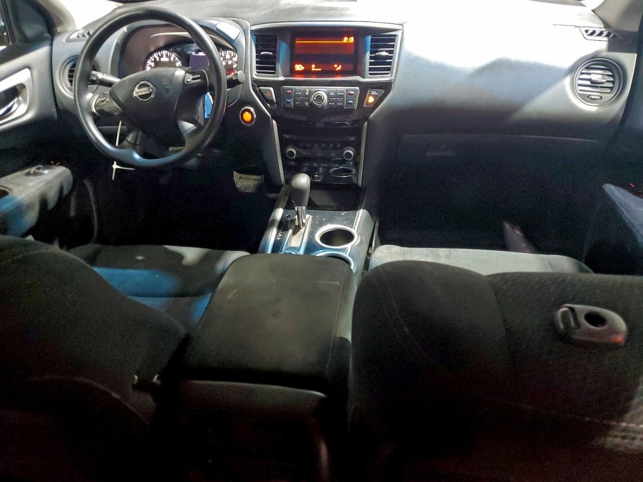 Nissan Pathfinder S Image 6