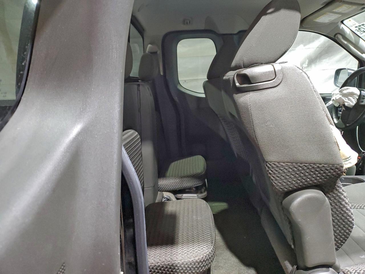 Nissan Frontier Sv Image 11