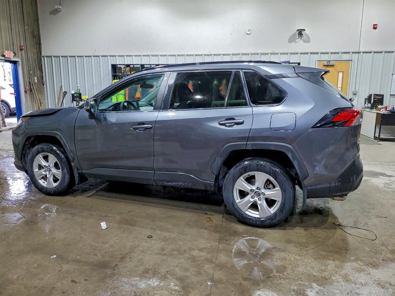 Toyota RAV4 Xle Image 6
