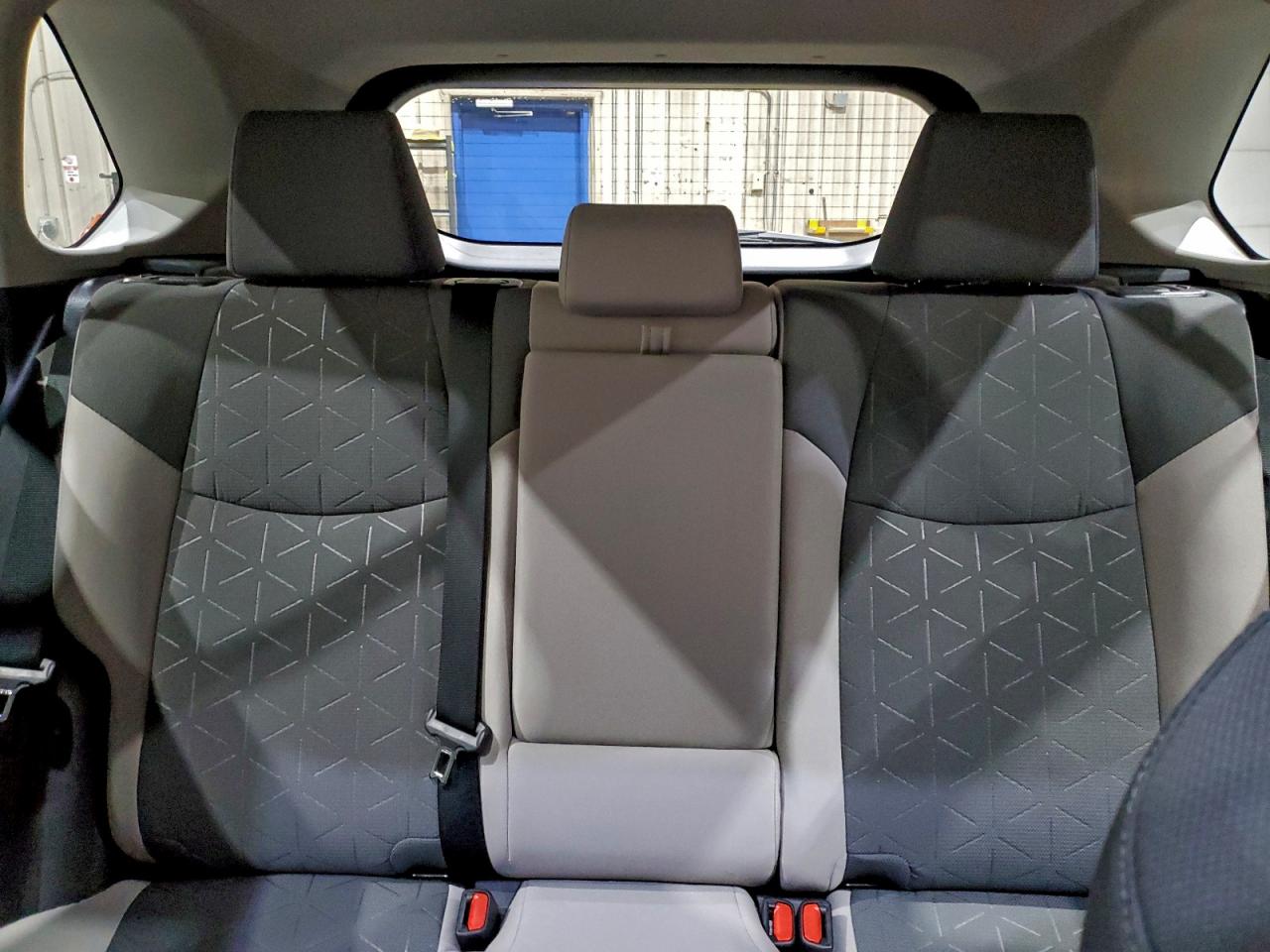 Toyota RAV4 Xle Image 4