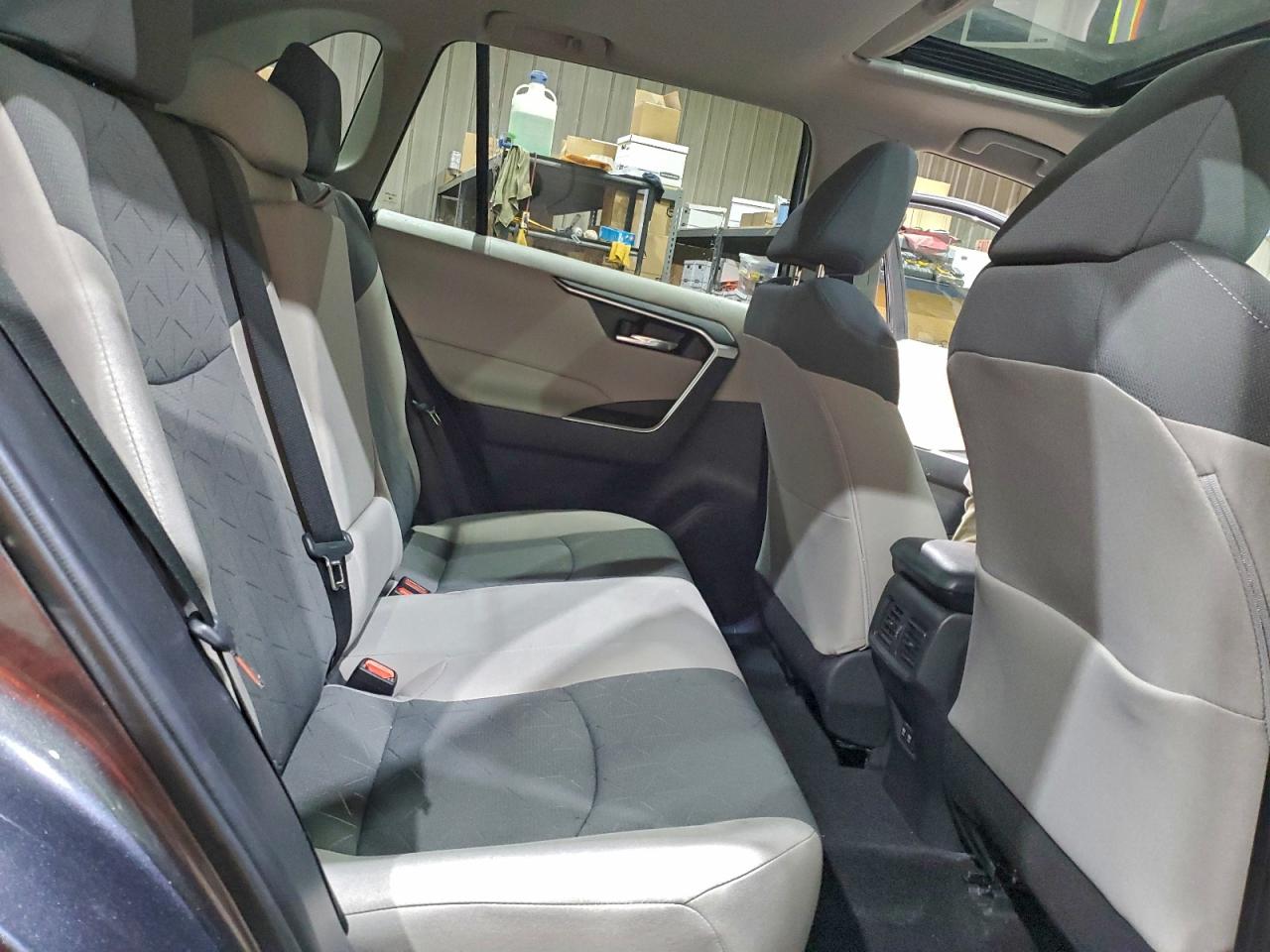 Toyota RAV4 Xle Image 9