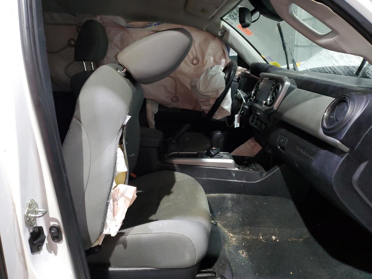 Toyota Tacoma Access Cab Image 8