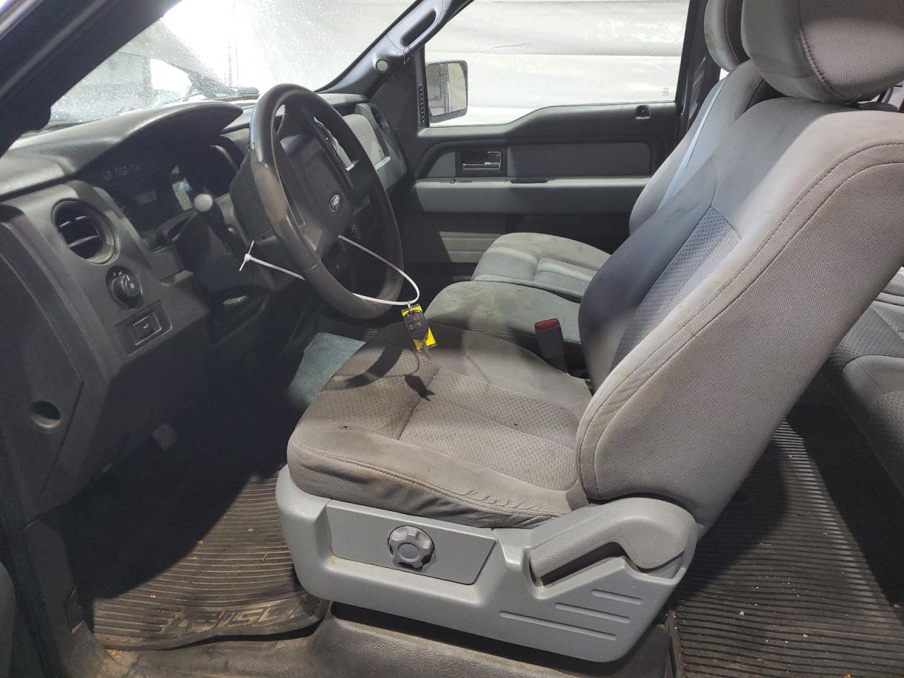 Ford F-150 Super Cab Image 6