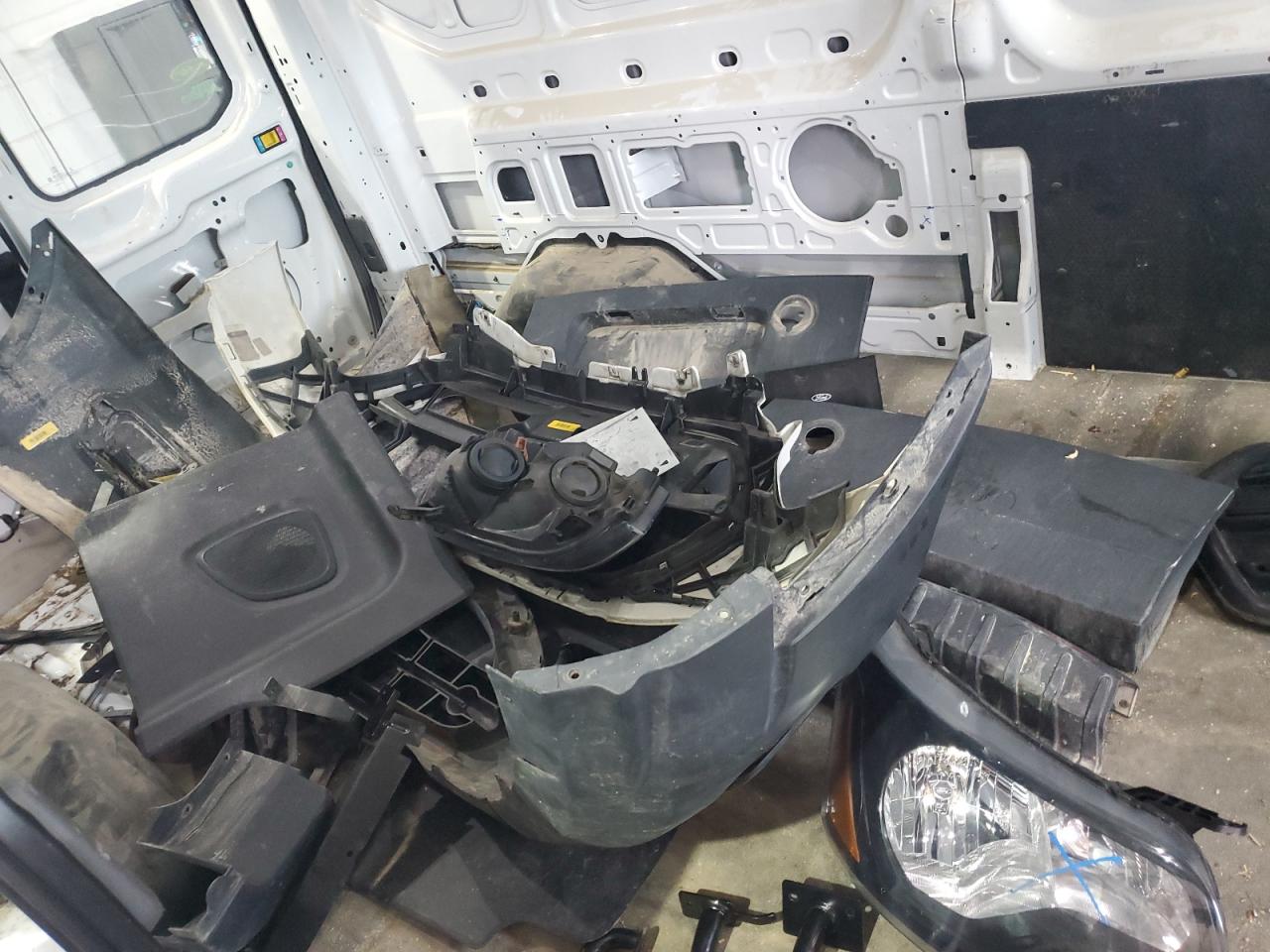 Ford Transit T-350 Image 13