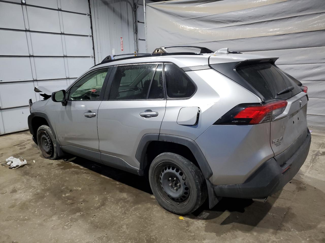 Toyota RAV4 Le Image 11