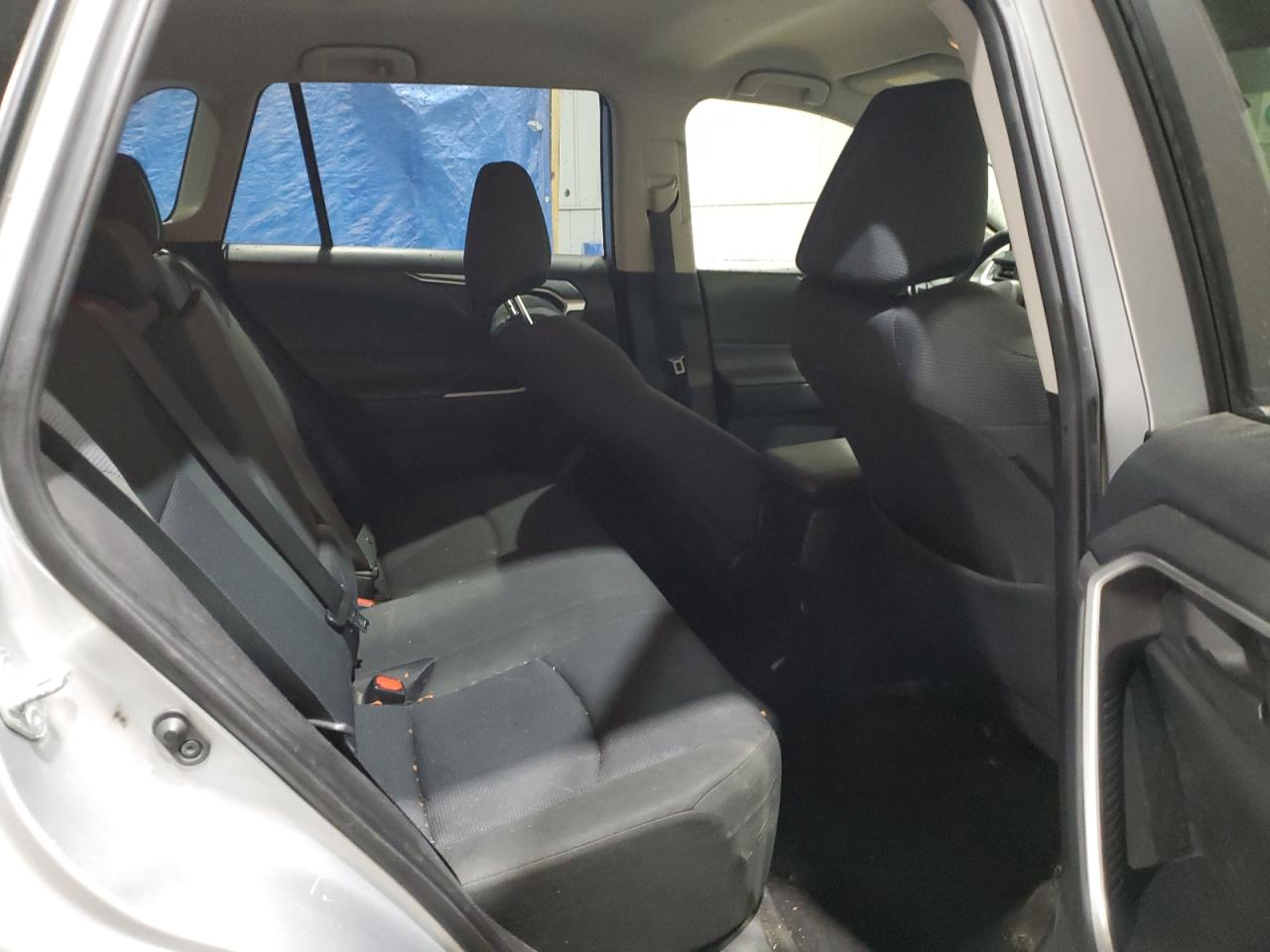 Toyota RAV4 Le Image 6