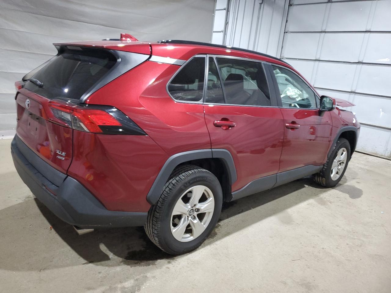 Toyota RAV4 Xle Image 3