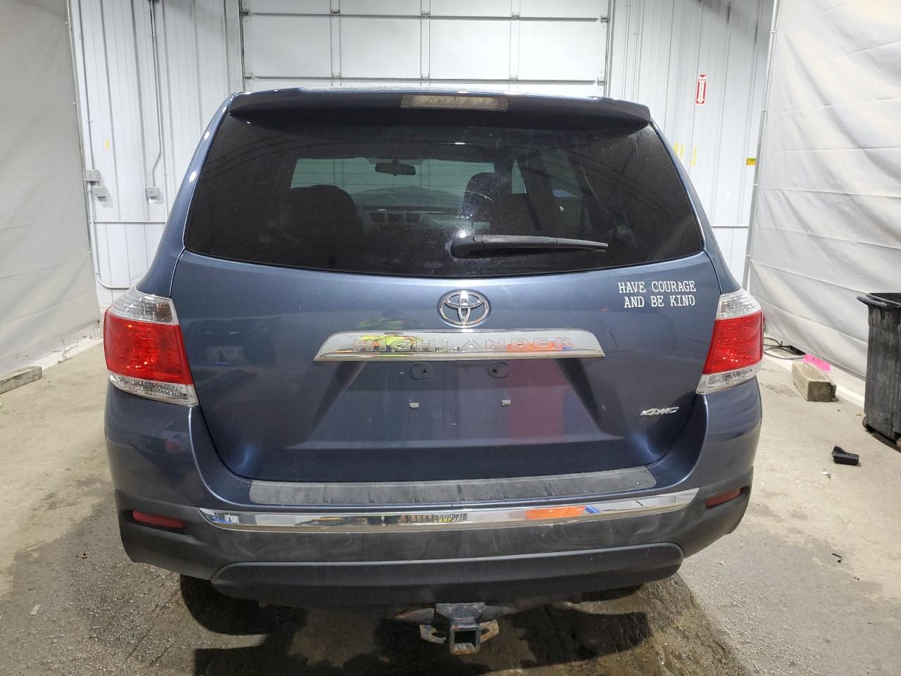 Toyota Highlander Base Image 11