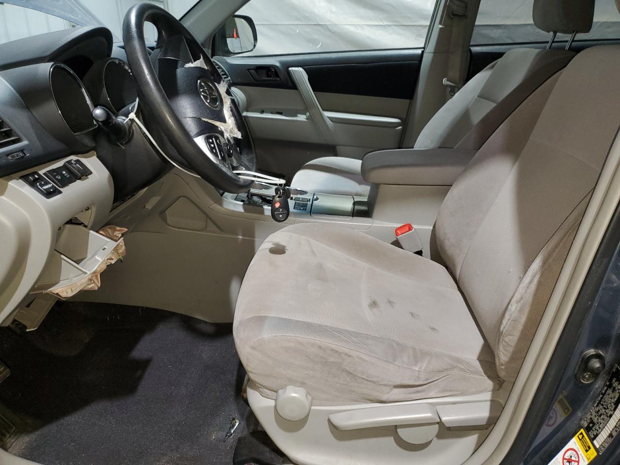 Toyota Highlander Base Image 13