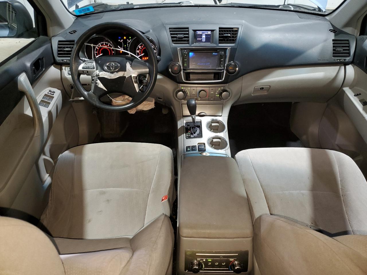 Toyota Highlander Base Image 14