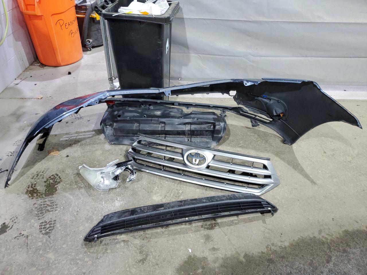 Toyota Highlander Base Image 6