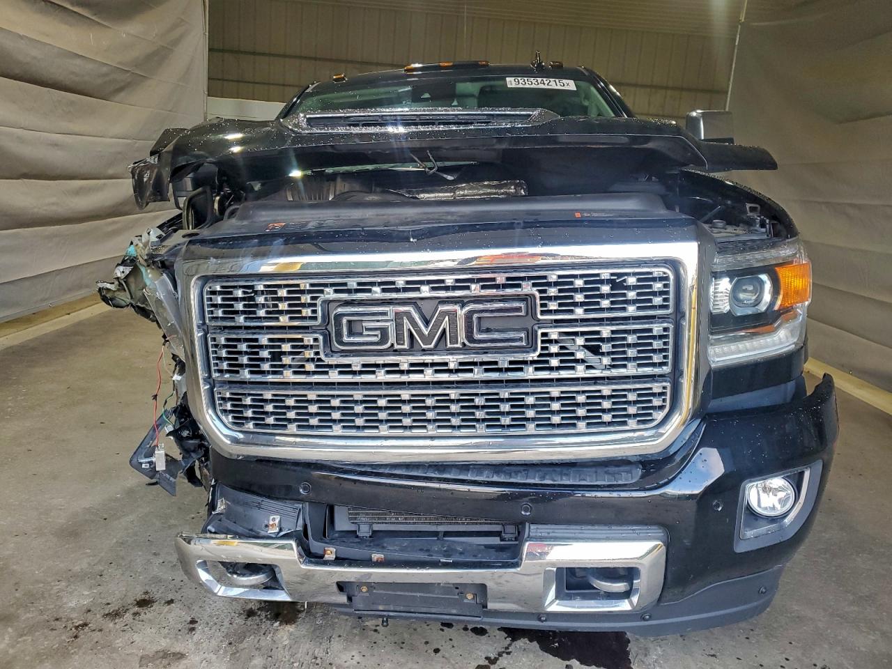 GMC Sierra K2500 Denali Image 8