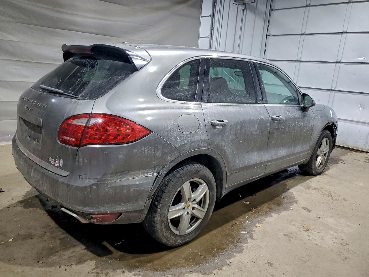 Porsche Cayenne Image 2