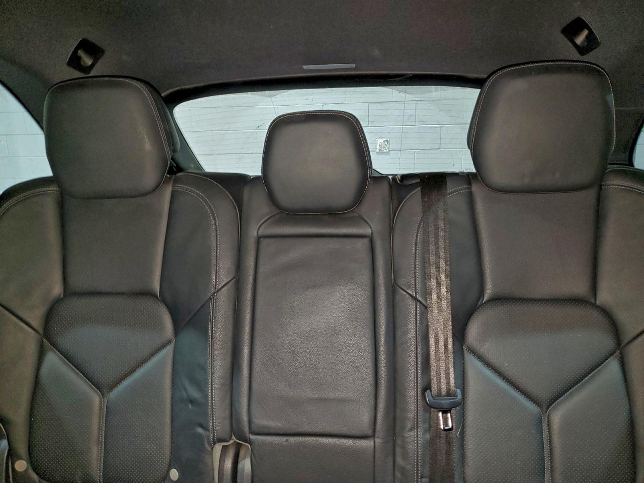 Porsche Cayenne Image 8