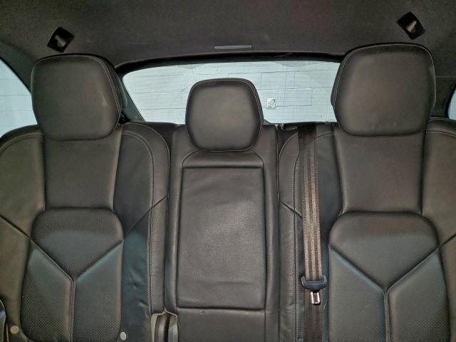 Porsche Cayenne Image 8