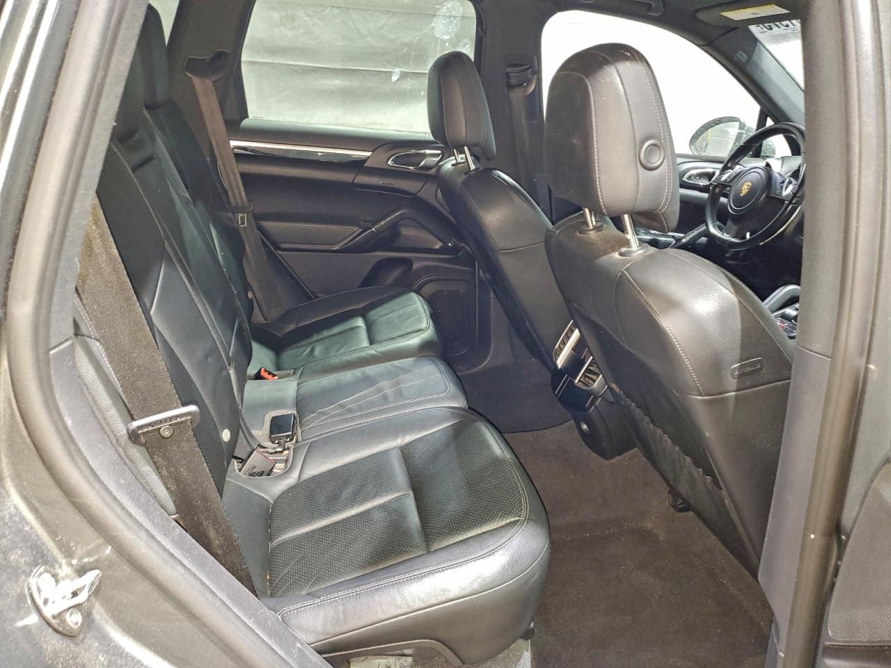 Porsche Cayenne Image 12