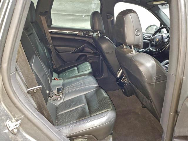 Porsche Cayenne Image 12