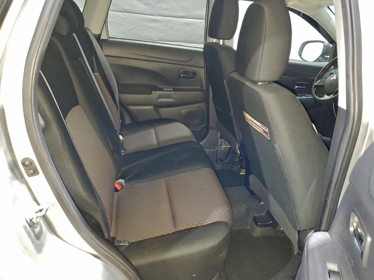 Mitsubishi Outlander Es Image 3