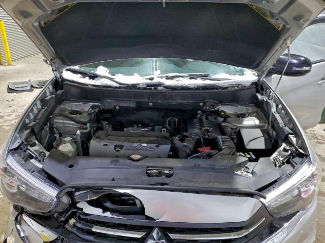 Mitsubishi Outlander Es Image 10