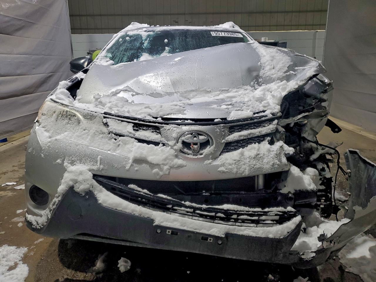 Toyota RAV4 Le Image 4