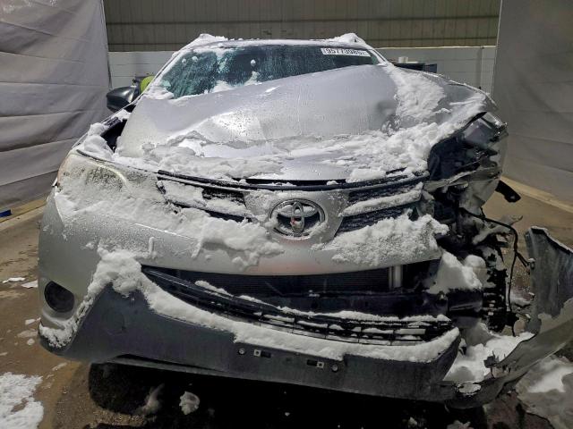 Toyota RAV4 Le Image 4