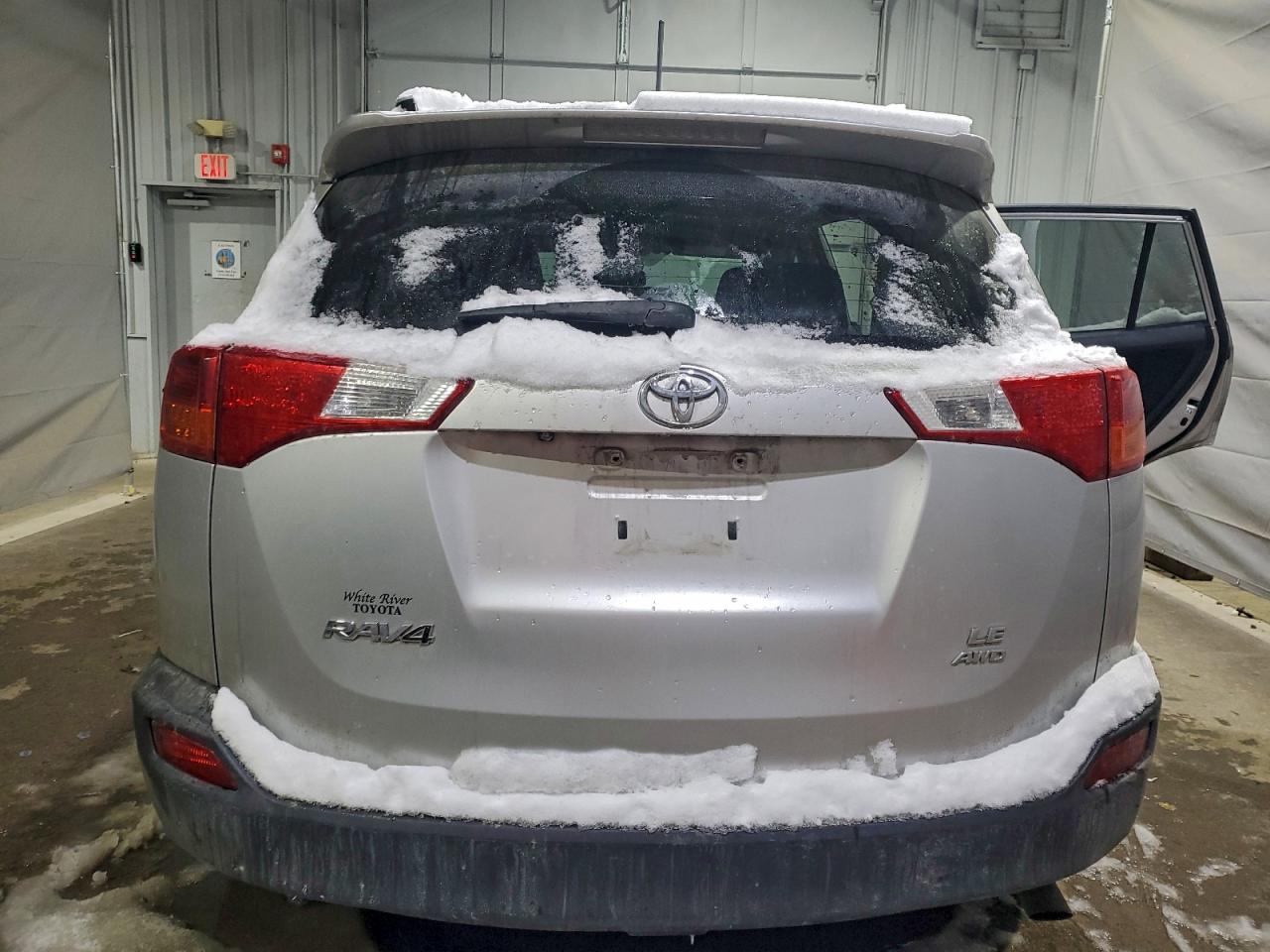 Toyota RAV4 Le Image 6