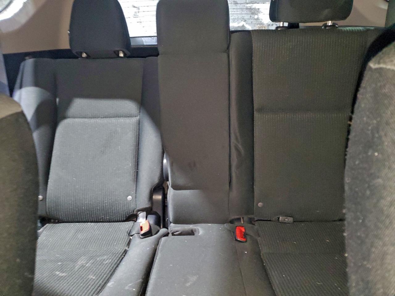 Toyota RAV4 Le Image 10