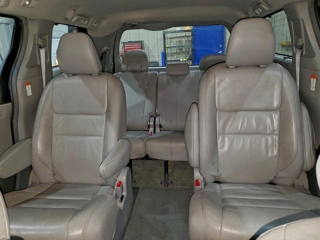 Toyota Sienna Xle Image 13
