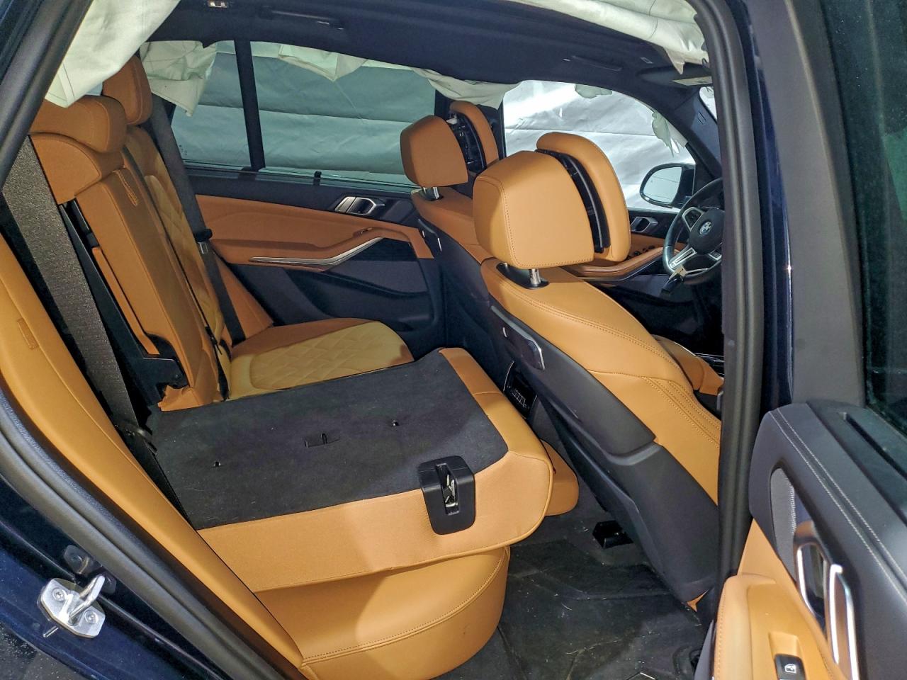 BMW X Series M60i Image 11