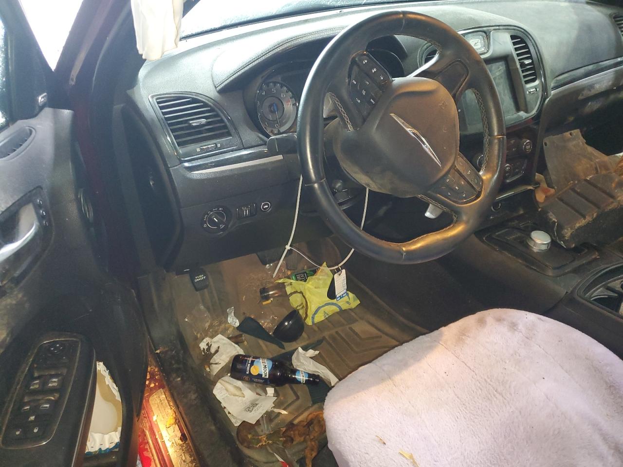 Chrysler 300 S Image 2