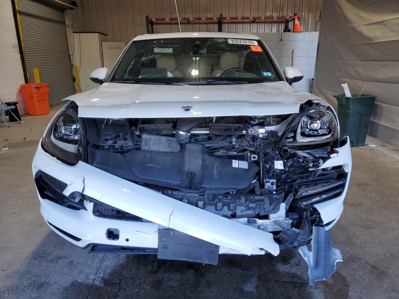 Porsche Cayenne Image 12