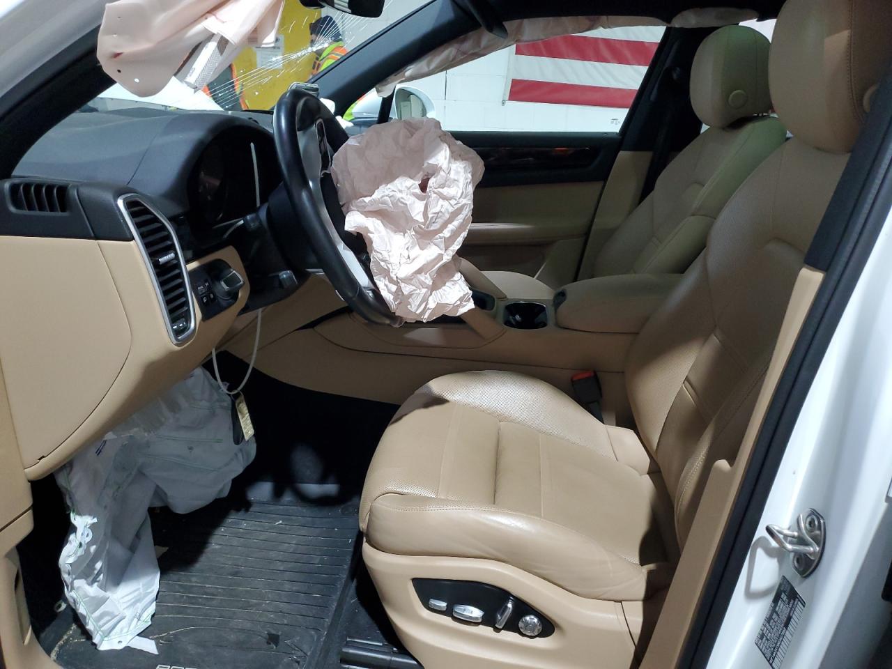 Porsche Cayenne Image 4