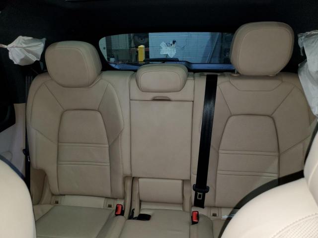 Porsche Cayenne Image 11