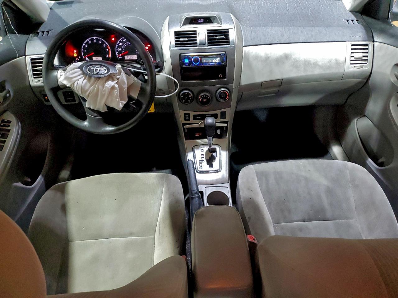 Toyota Corolla Base Image 13