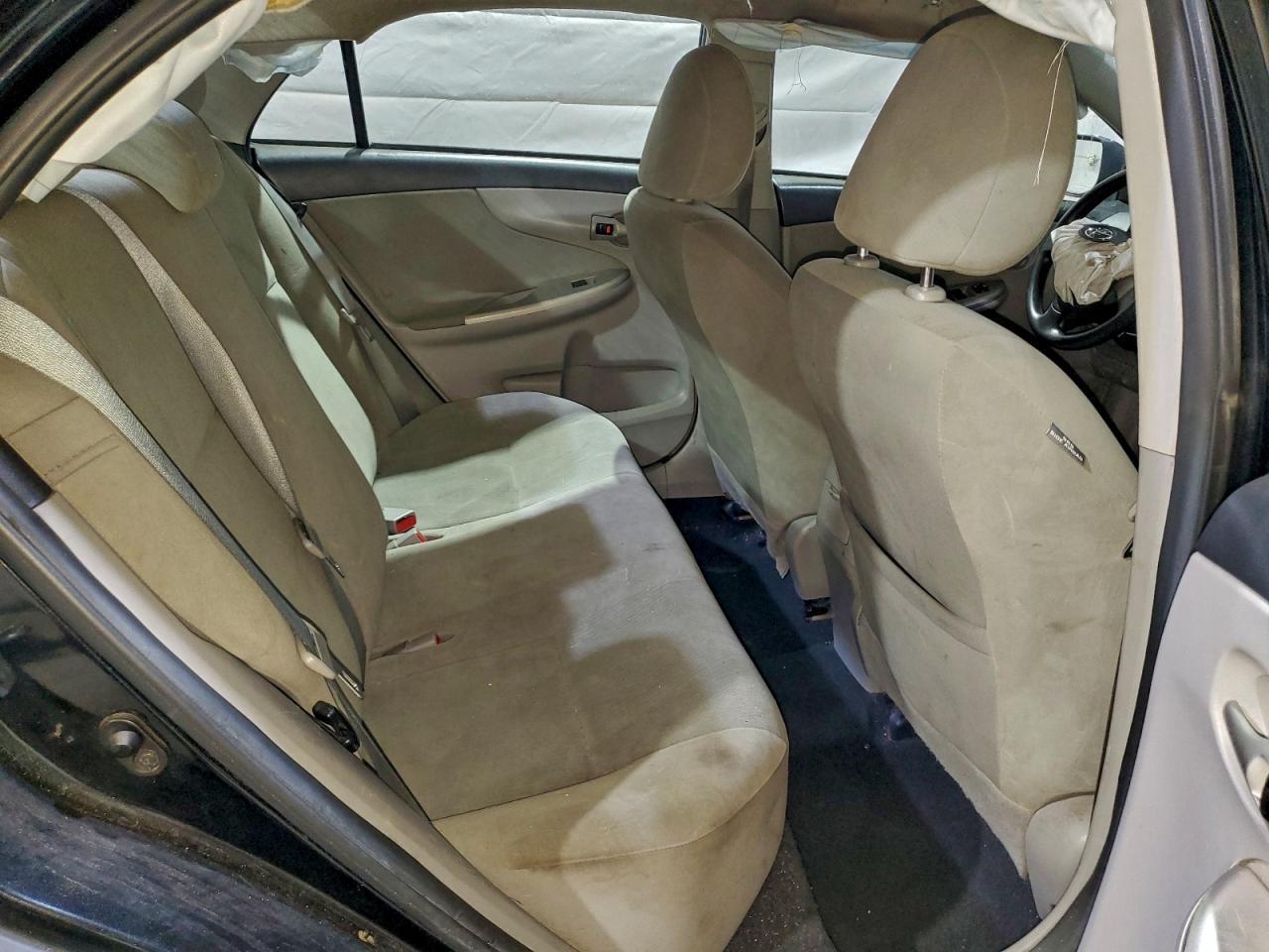 Toyota Corolla Base Image 10