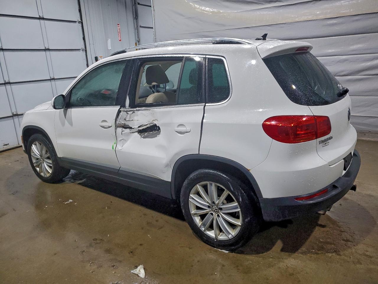 Volkswagen Tiguan S Image 9