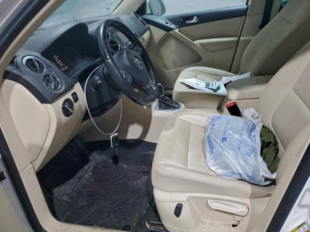 Volkswagen Tiguan S Image 2