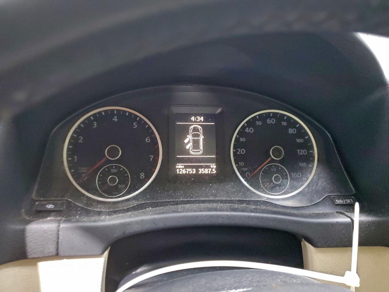 Volkswagen Tiguan S Image 5