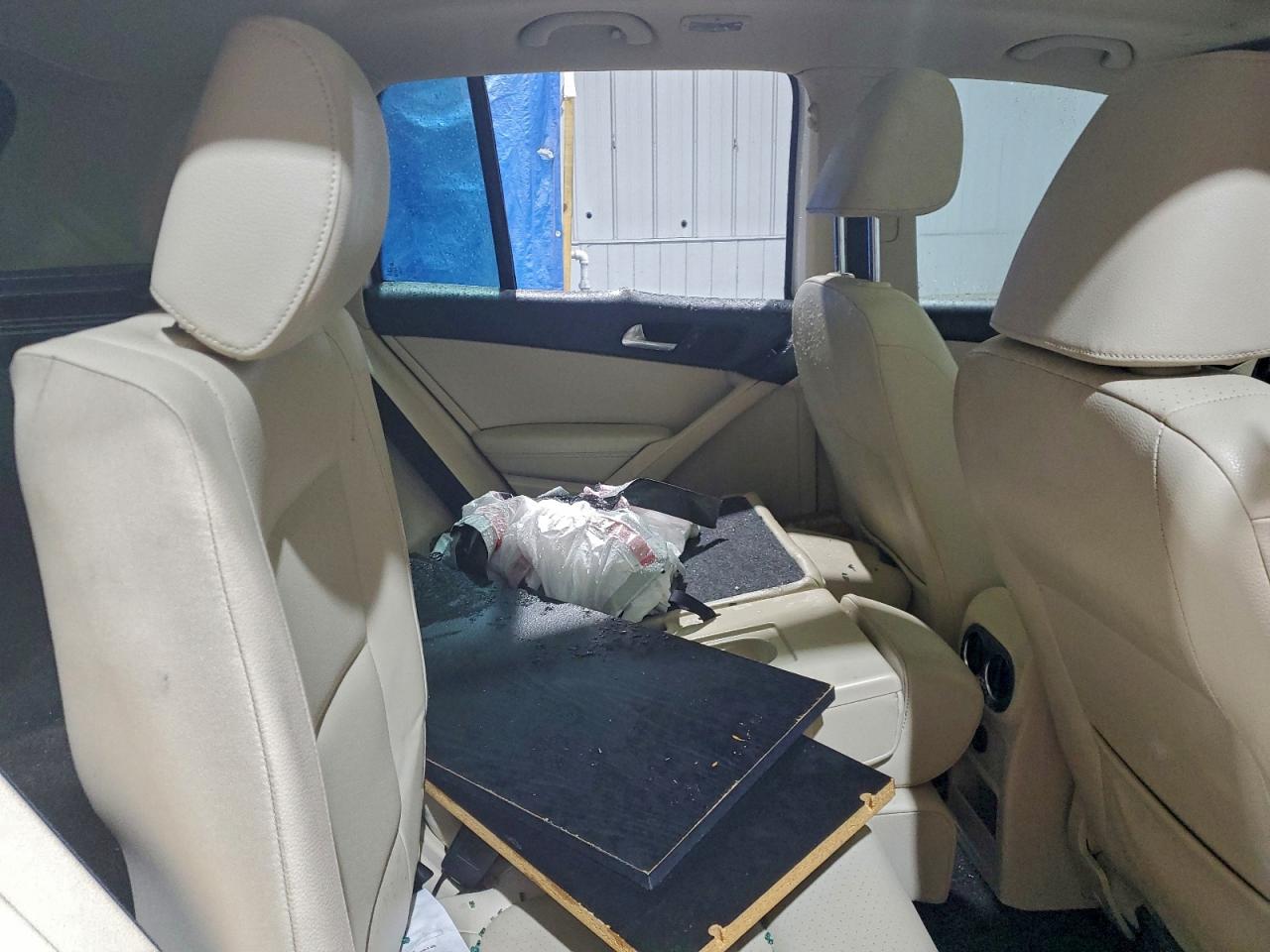 Volkswagen Tiguan S Image 13