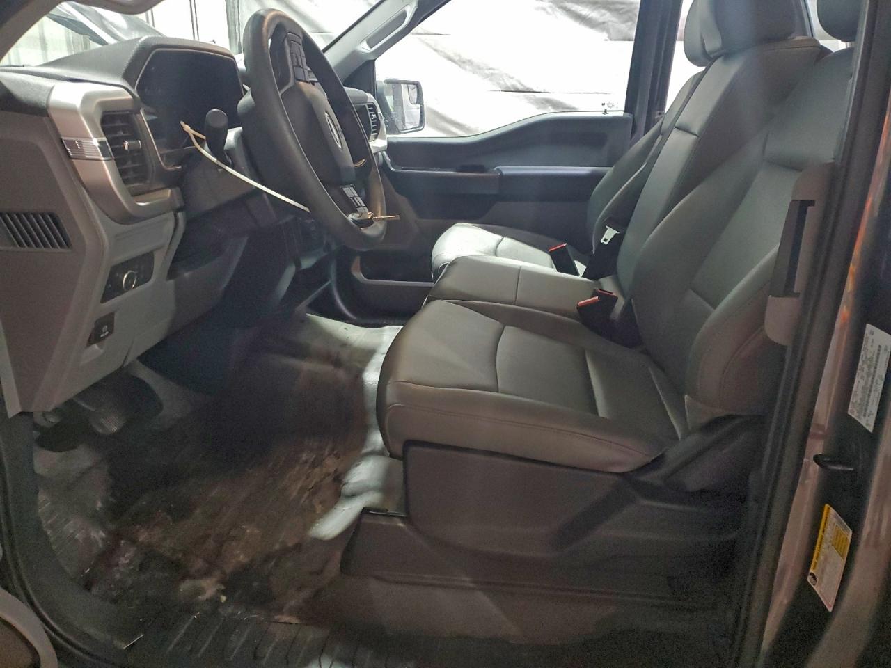 Ford F-150 Super Cab Image 5