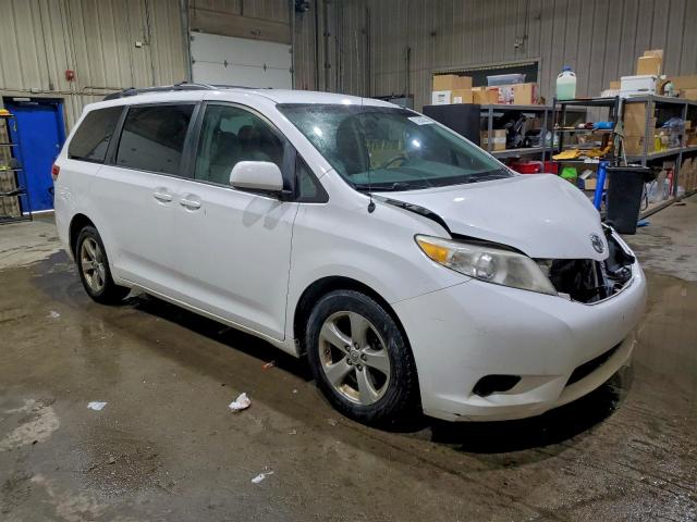 Toyota Sienna Le Image 3