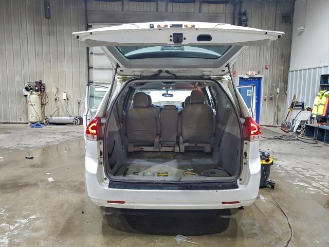Toyota Sienna Le Image 12