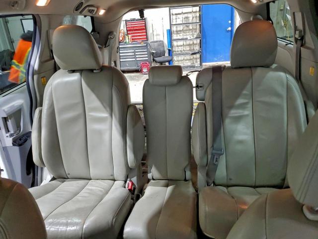 Toyota Sienna Le Image 13