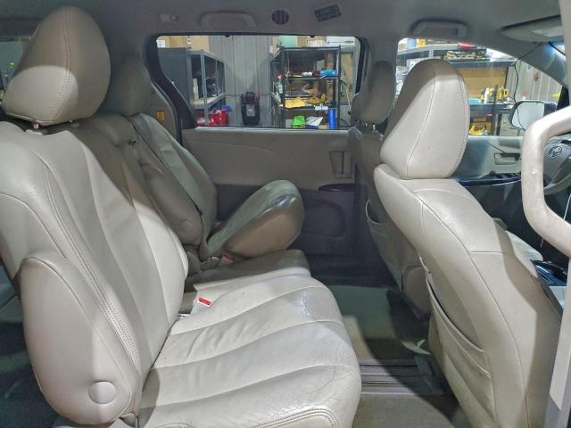 Toyota Sienna Le Image 5