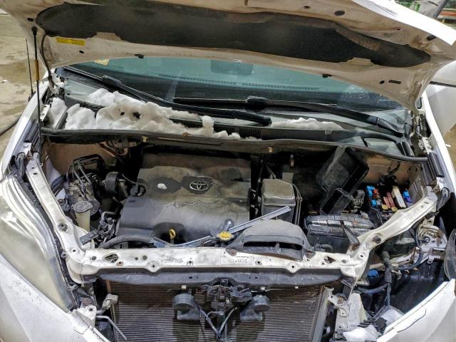 Toyota Sienna Le Image 10