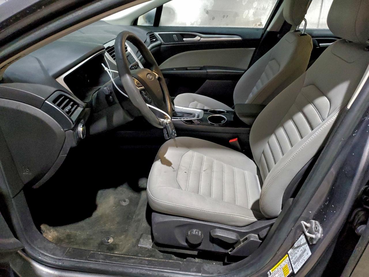 Ford Fusion S Image 11