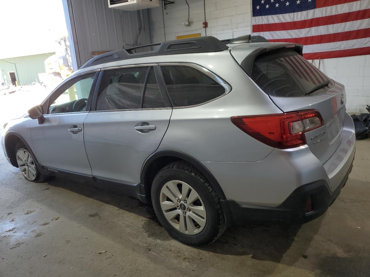 Subaru Outback 2.5i Premium Image 2