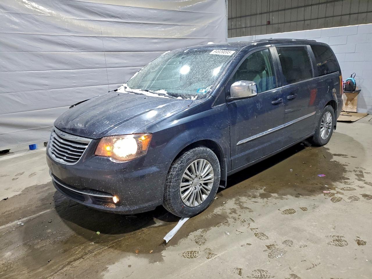 Chrysler Minivan Touring L Image 1