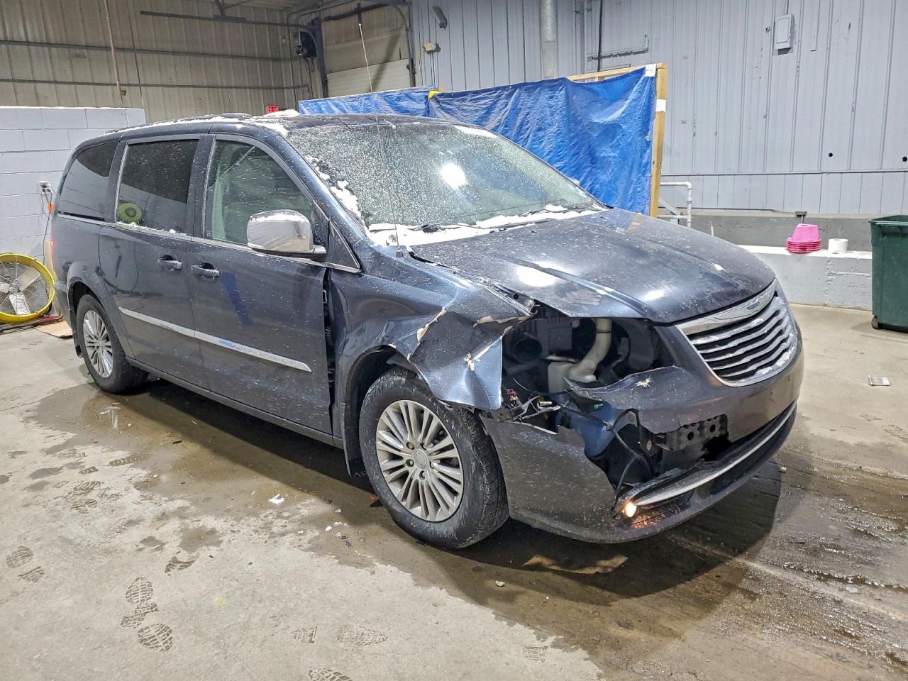 Chrysler Minivan Touring L Image 4